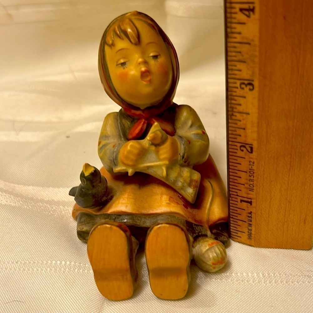 ⭐⭐RARE Hummel Figurine Happy Pastime Girl Singing Bird⭐⭐ - Picture 11 of 12